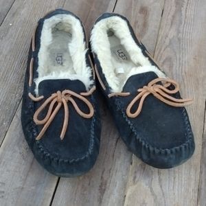 UGG DAKOTA slippers